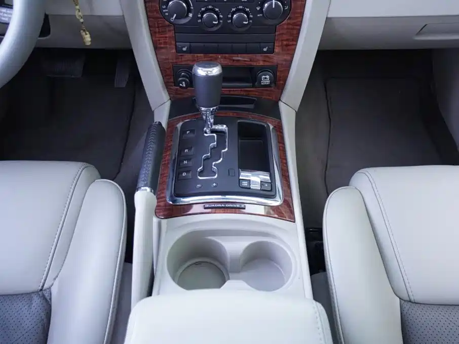 Jeep Commander Classic — миниатюра 7