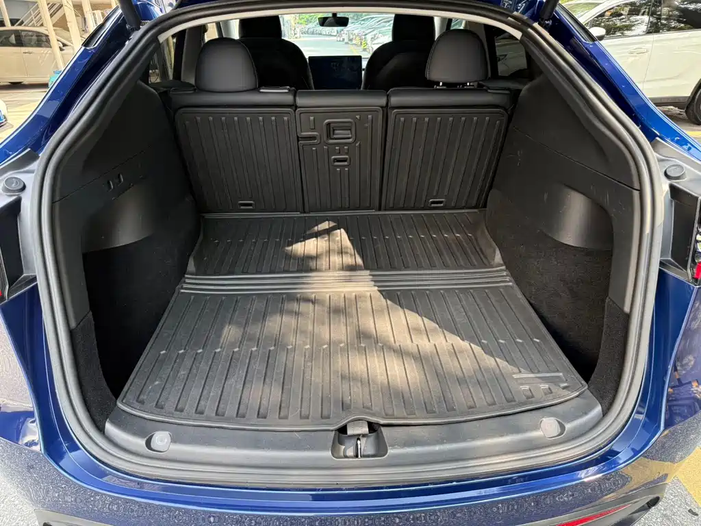 Tesla Model Y — миниатюра 16