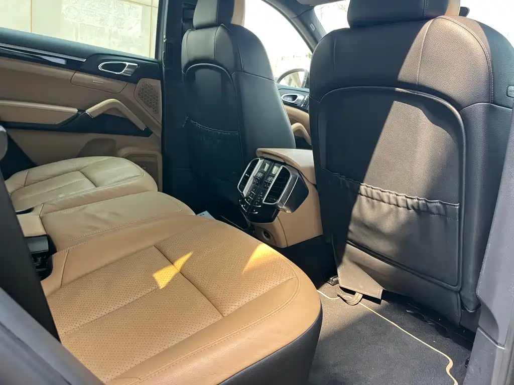 Porsche Cayenne 2014 Cayenne Platinum Edition 3.0T