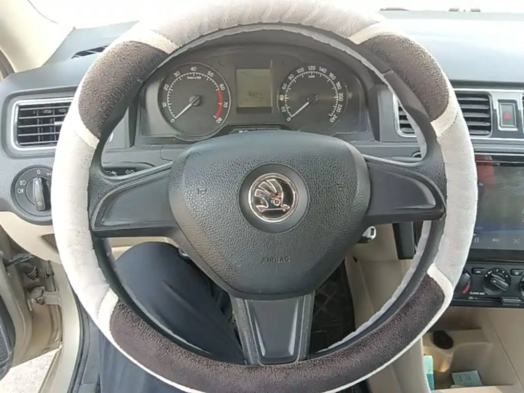 Skoda Rapid — миниатюра 11