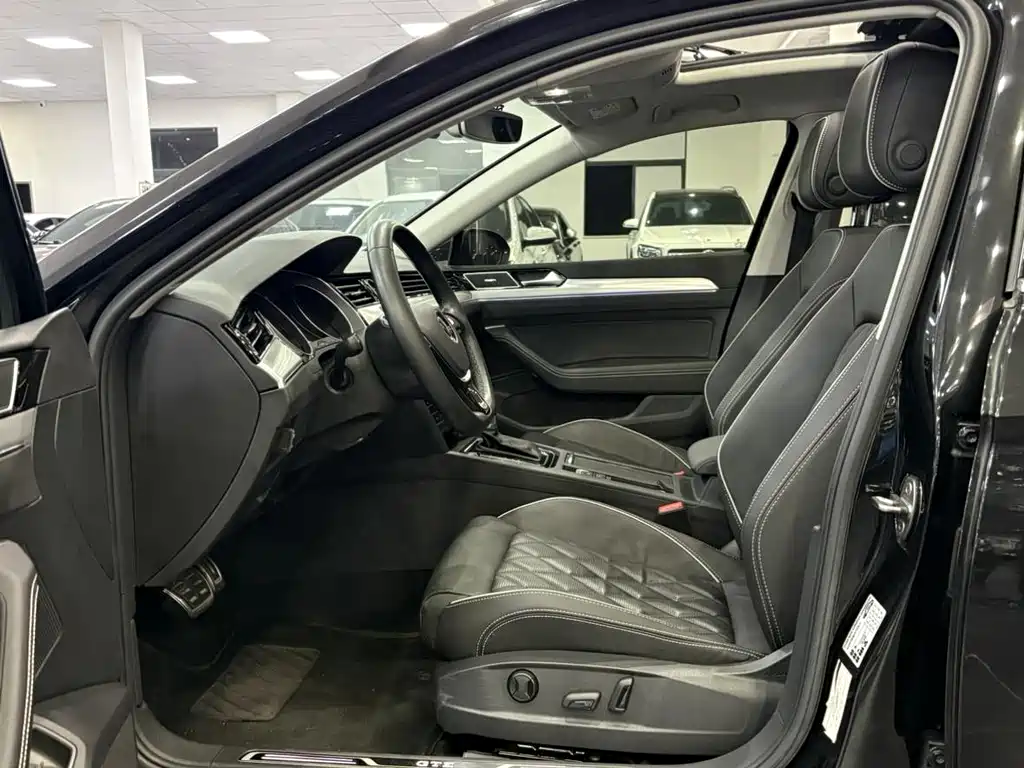 Volkswagen Magotan PHEV — миниатюра 4