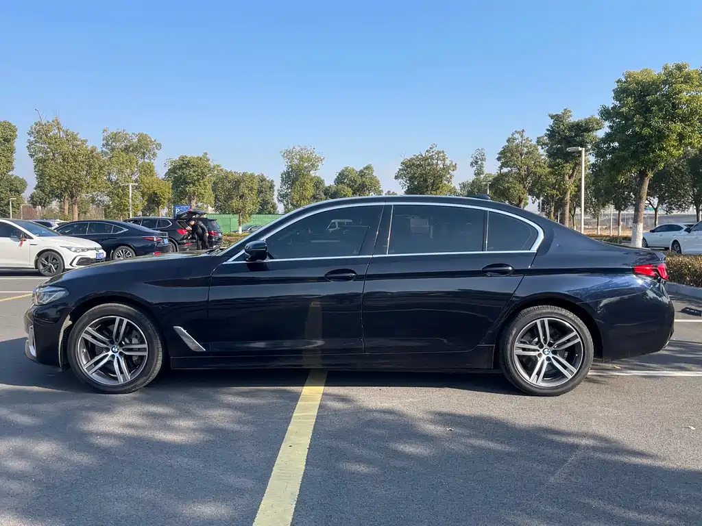 BMW 5 SERIES