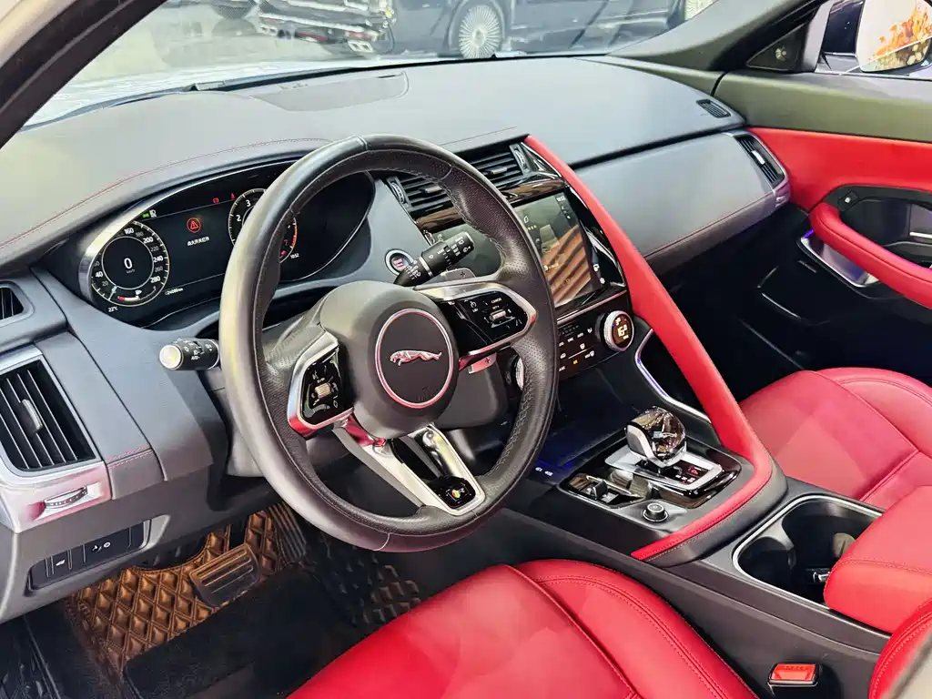Jaguar E-PACE — миниатюра 9