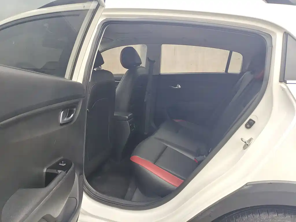 Kia KX Cross — миниатюра 8