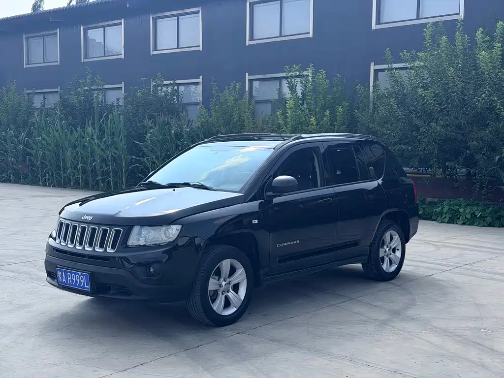 Jeep Compass (Import) — миниатюра 3