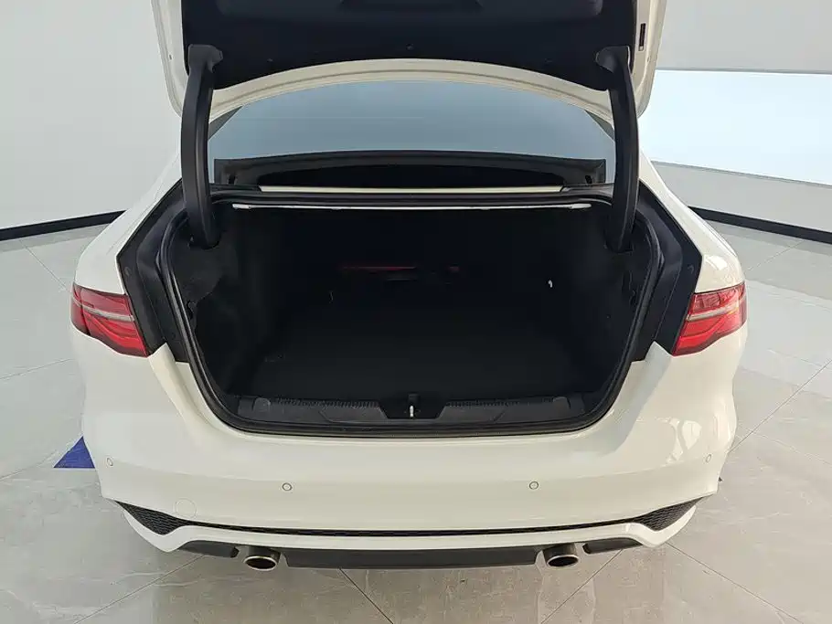 Jaguar XEL — миниатюра 4