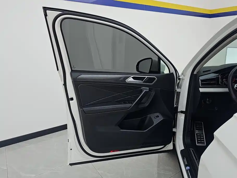 Volkswagen Tiguan L — миниатюра 7