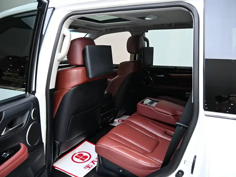 Lexus LX — миниатюра 11