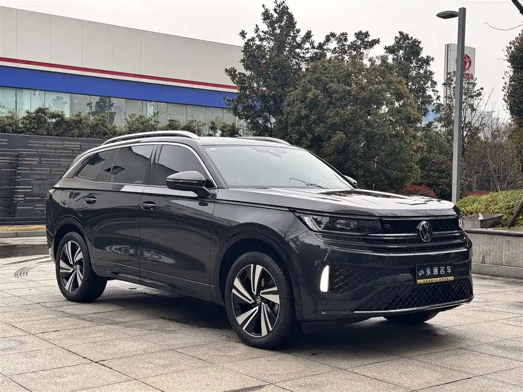 Volkswagen Tavendor 2023 380TSI R-Line