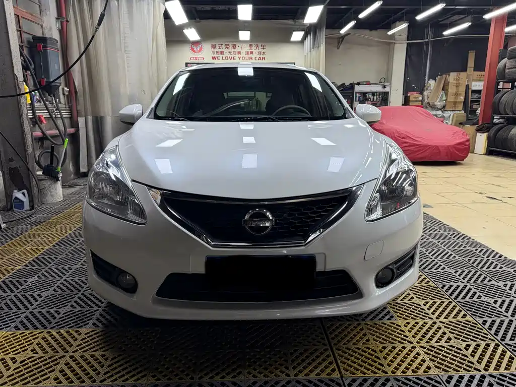 Nissan Tiida 2011 1.6L MT Comfort