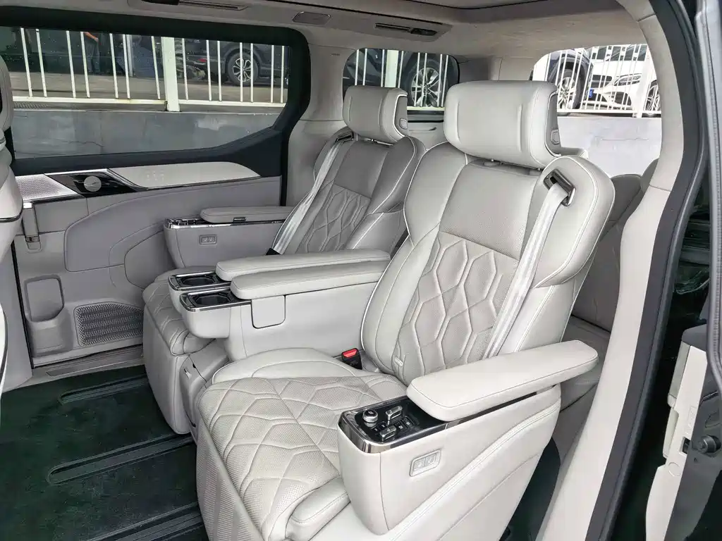 Volvo EM90 — миниатюра 13