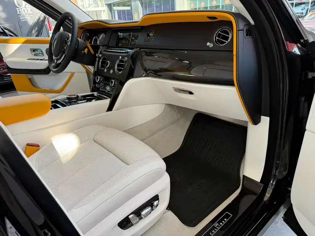 Rolls-Royce Cullinan — миниатюра 8