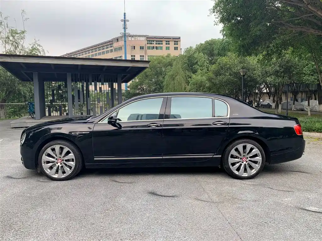 Bentley Flying Spur 2010 6.0T мест