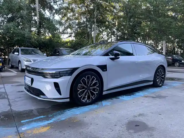 2025 Zeekr 007
