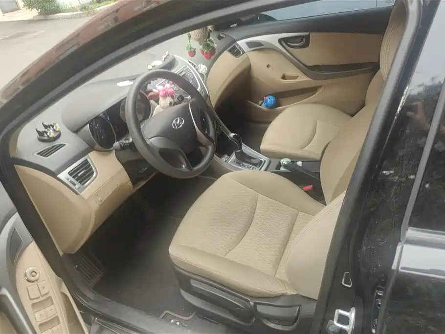 Hyundai Elantra 2012 1.6L AT Fashion
