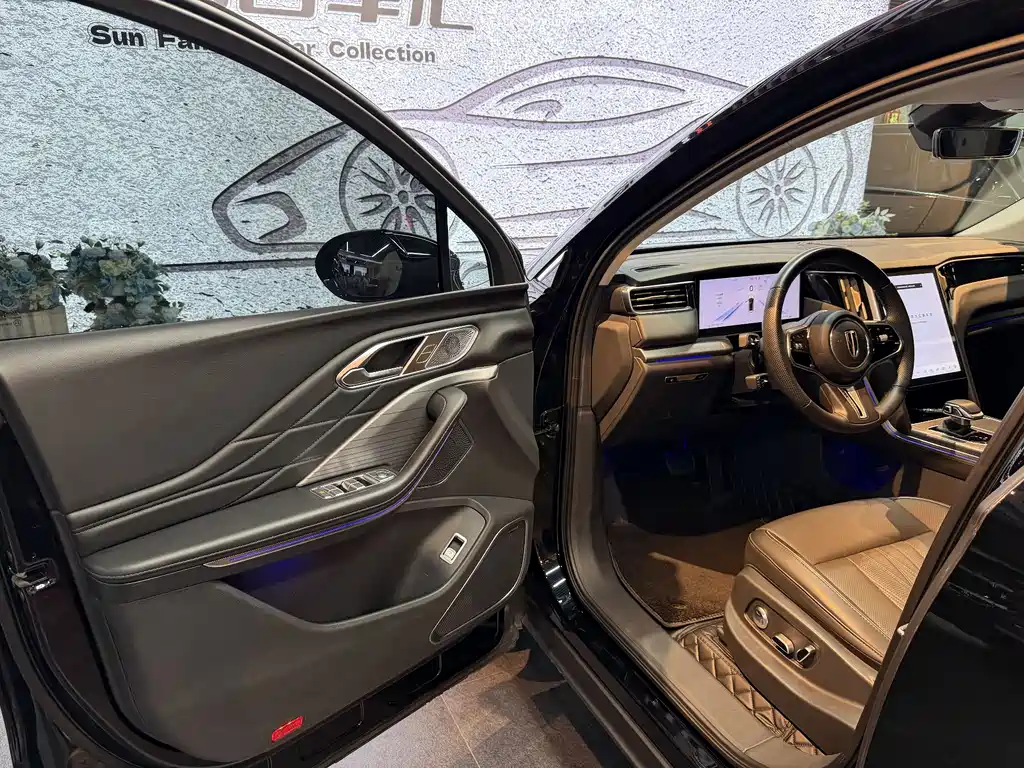 Hongqi HS7 PHEV 2024 2.0T PHEV 6 мест