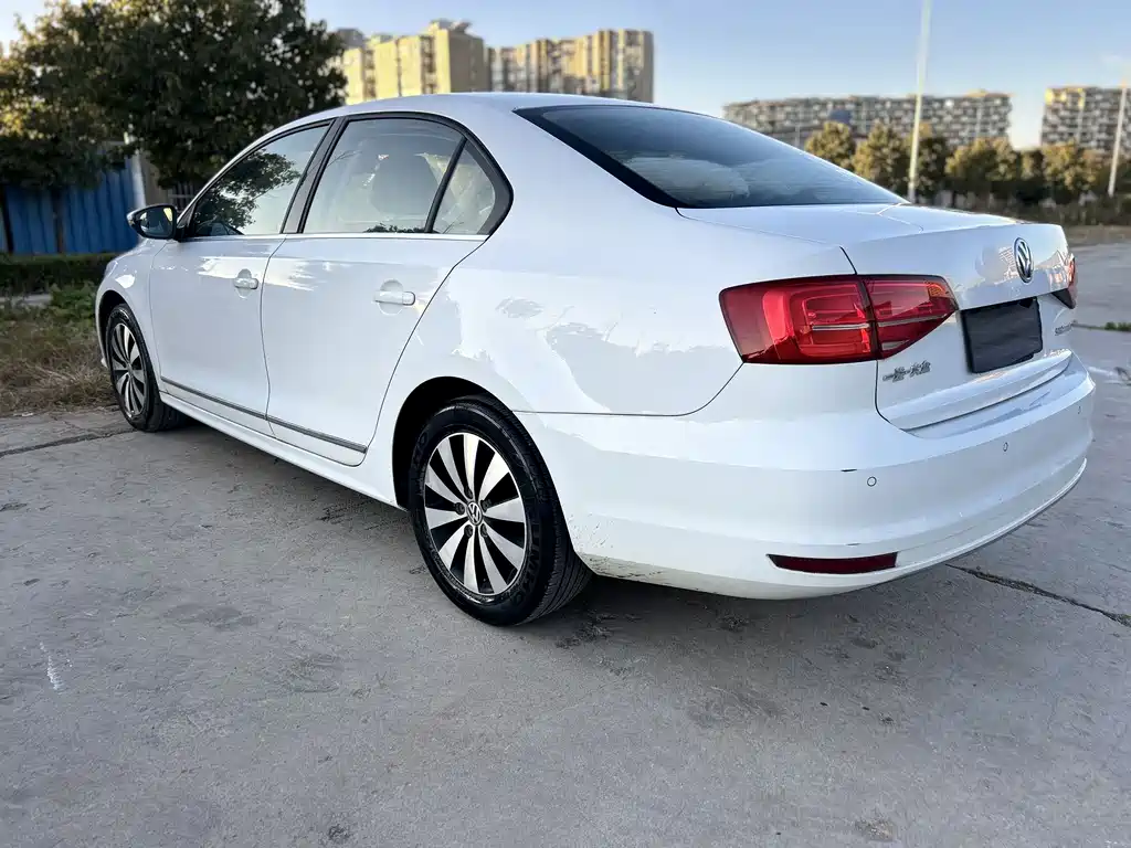 Volkswagen Sagitar 2018 1.6L AT Comfort