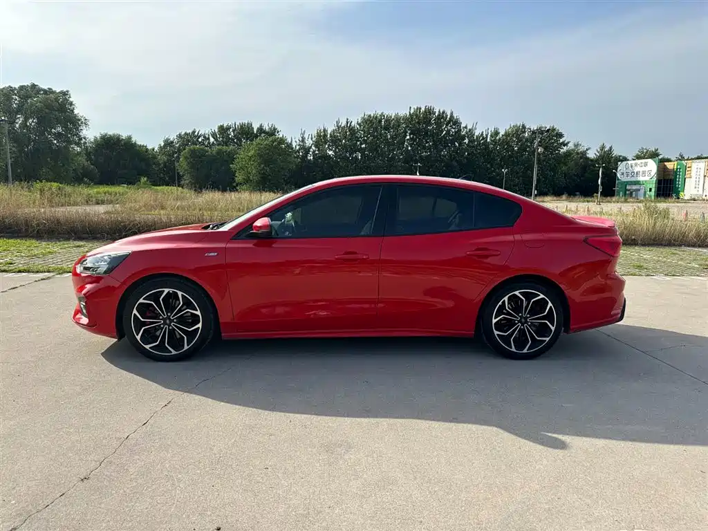 Ford Focus 2019 EcoBoost 180 AT ST Line