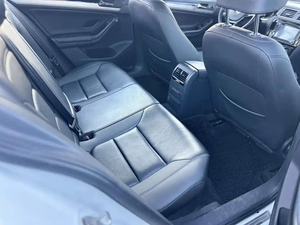 Volkswagen Sagitar 2018 1.6L AT Comfort