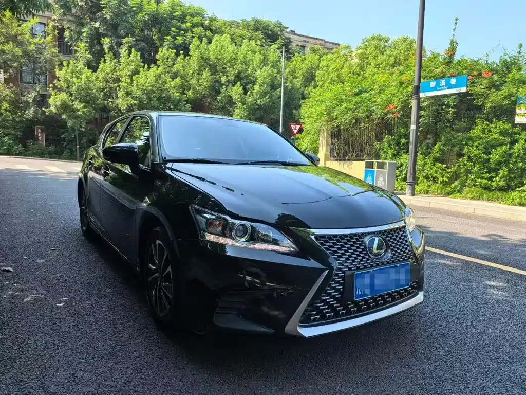 Lexus CT — миниатюра 3
