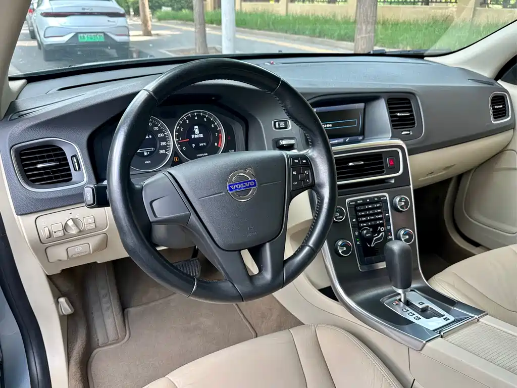 Volvo S60 (Import) — миниатюра 10