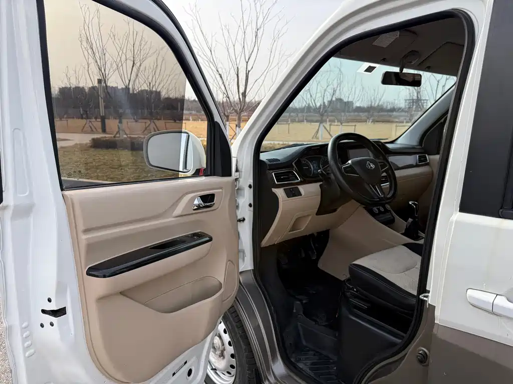 CHANGAN CROSS STAR V5