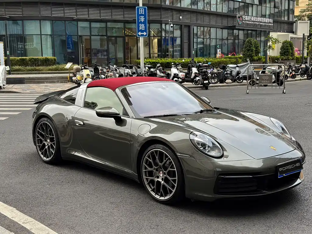 PORSCHE 911