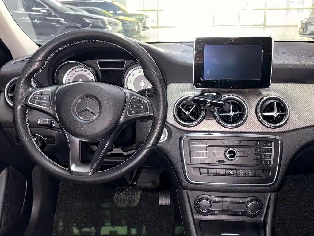 Mercedes-Benz GLA 2016 GLA 200
