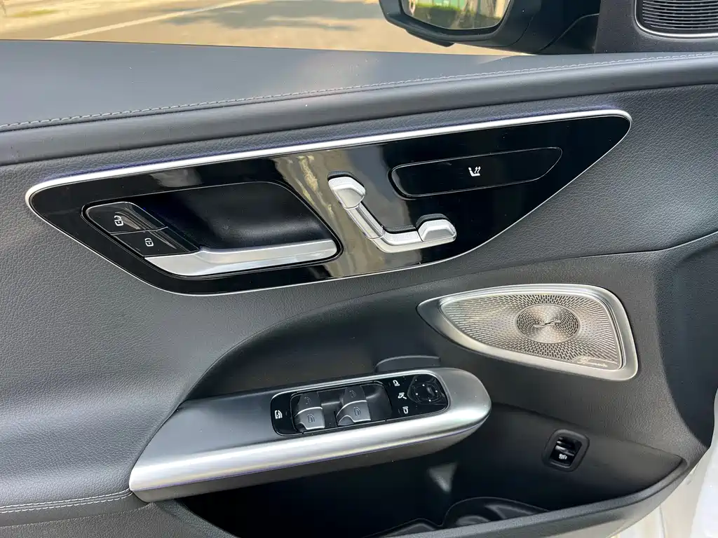 Mercedes-Benz C-Class — миниатюра 5