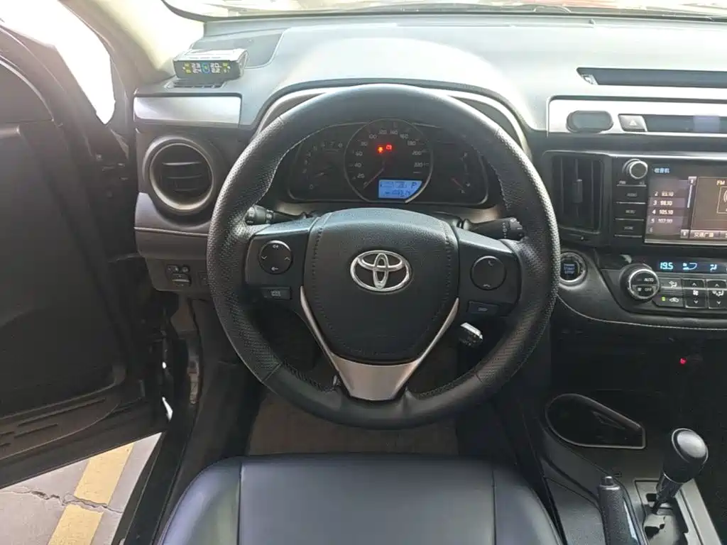 Toyota RAV4 — миниатюра 11