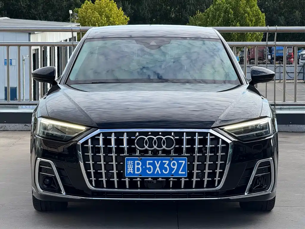 AUDI  A8