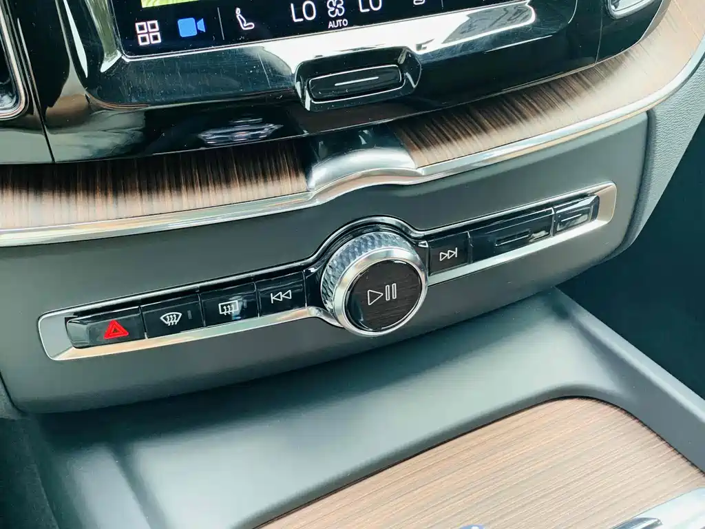 VOLVO XC60 PLUG IN HYBRID