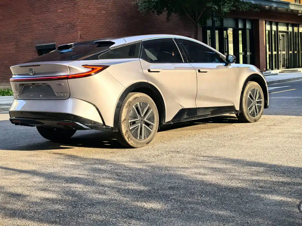 Toyota Toyota BZ5 — миниатюра 5