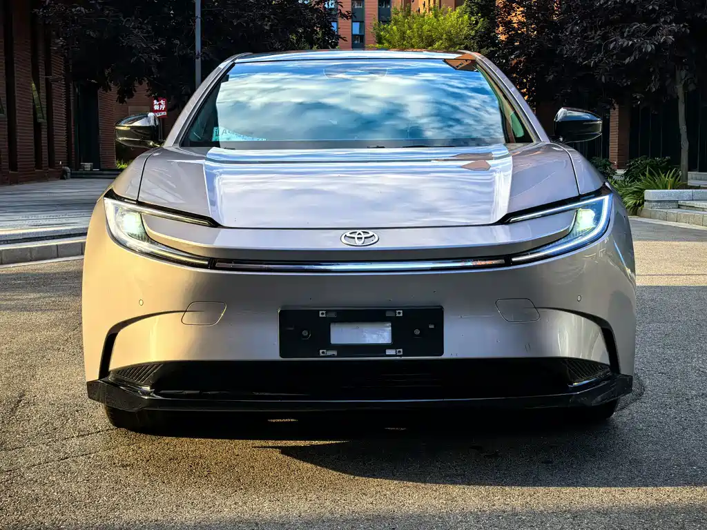 Toyota Toyota BZ5 — миниатюра 2
