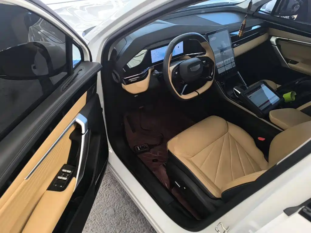 Geely Boyue L — миниатюра 16