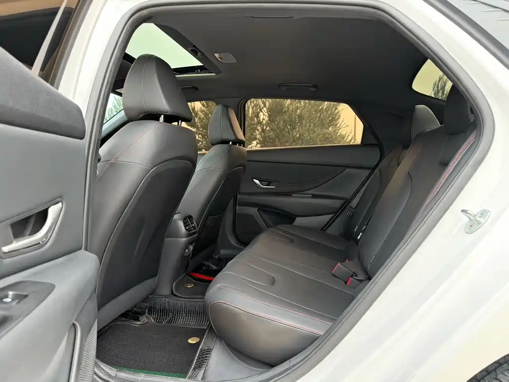 Hyundai Elantra — миниатюра 14