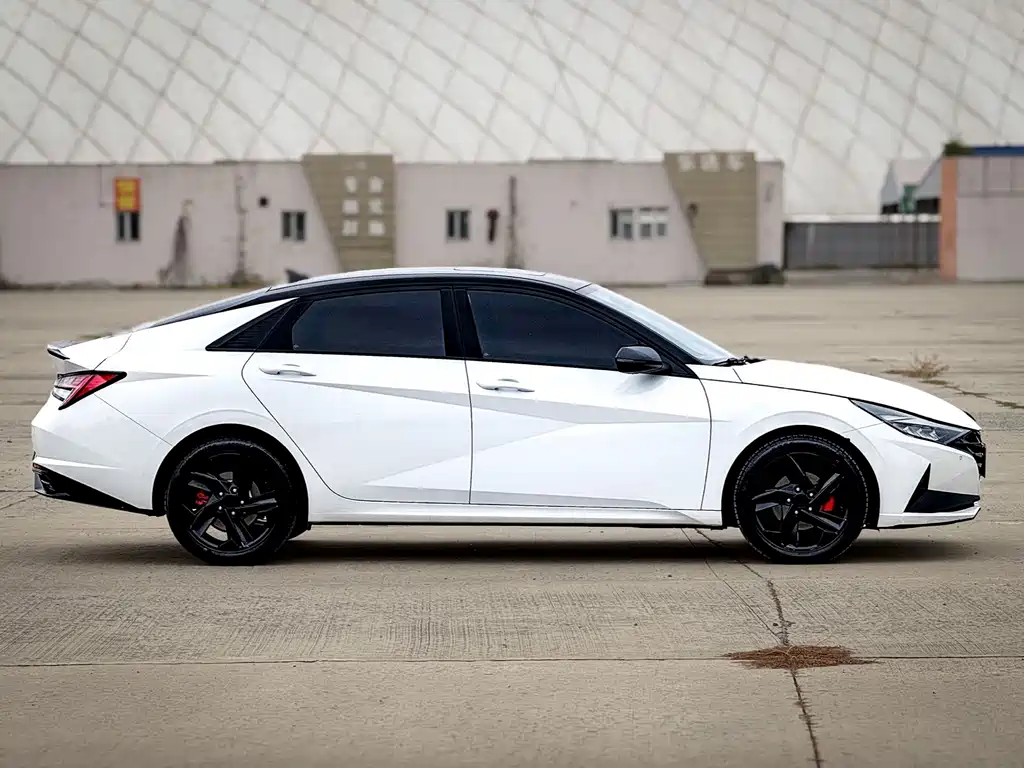 Hyundai Elantra — миниатюра 8