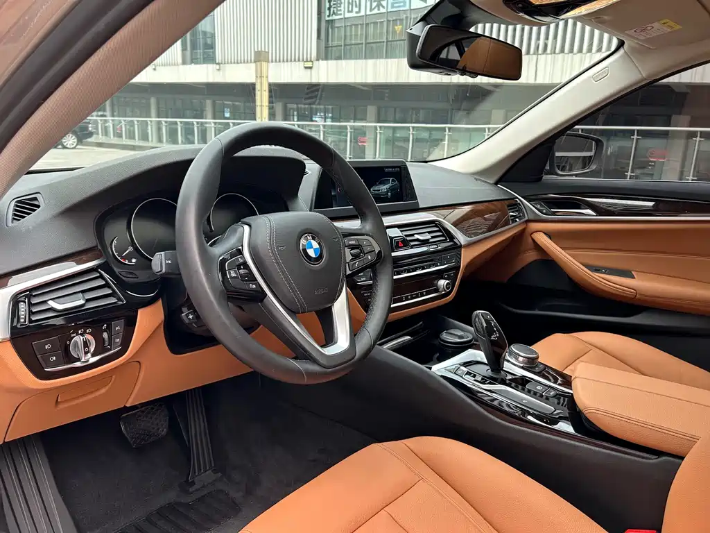 BMW 5 Series — миниатюра 9
