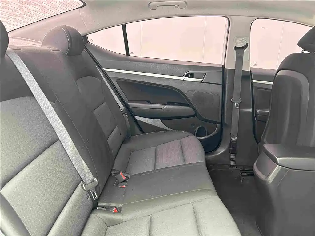 Hyundai Elantra — миниатюра 7