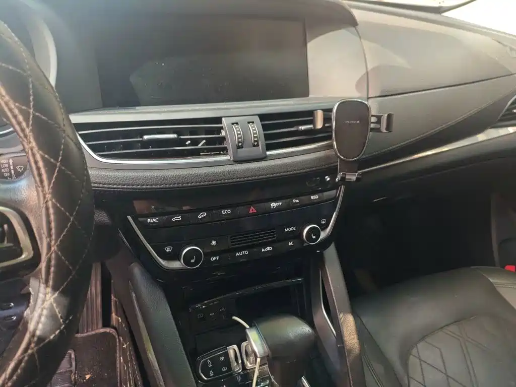 Borgward BX7 — миниатюра 9