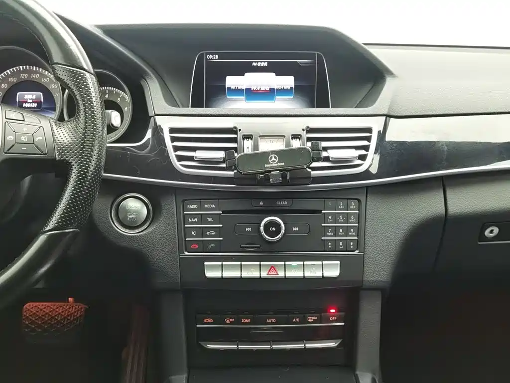 Mercedes-Benz E-Class — миниатюра 12