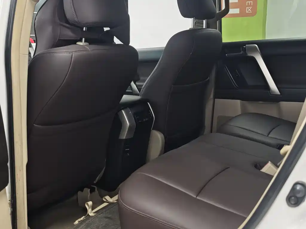 Toyota Land Cruiser Prado 2010 4.0L AT TX