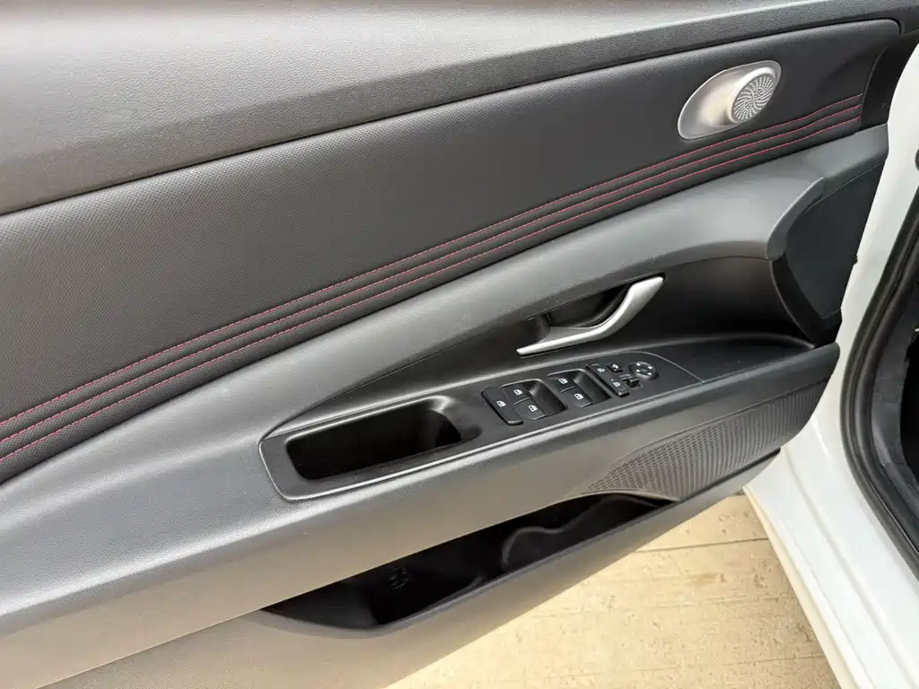 Hyundai Elantra — миниатюра 22