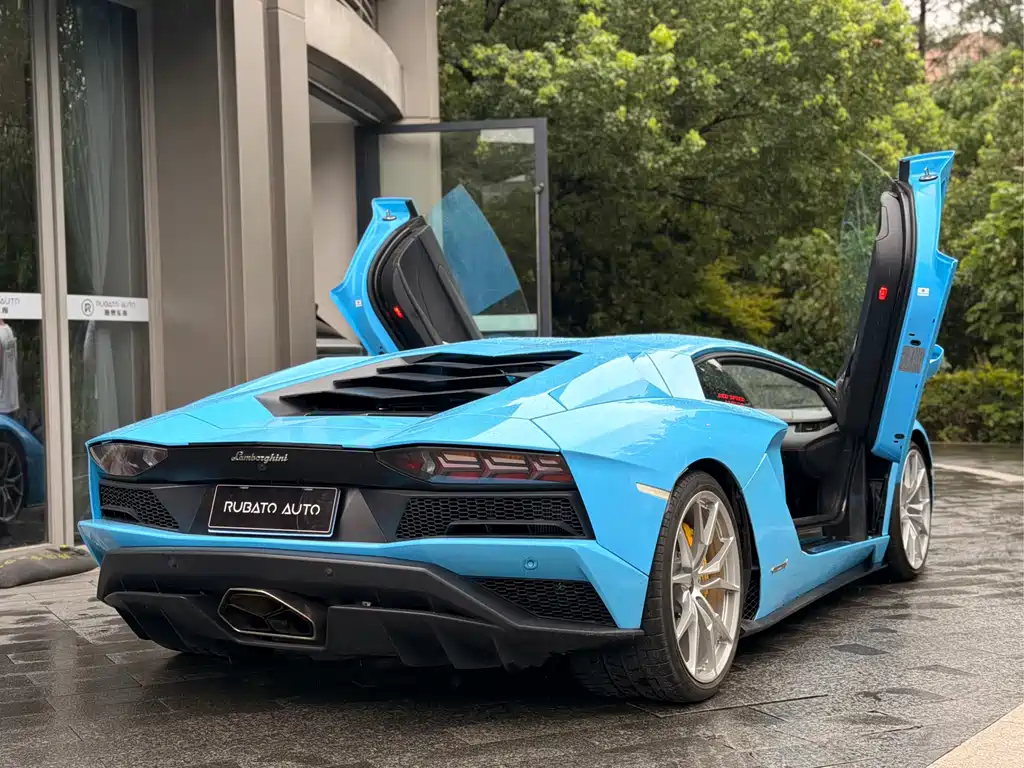 Lamborghini Aventador — миниатюра 3