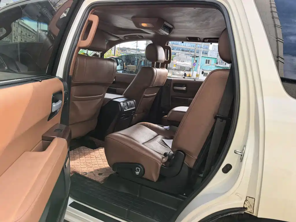 Toyota Sequoia 2010 5.7 Platinum