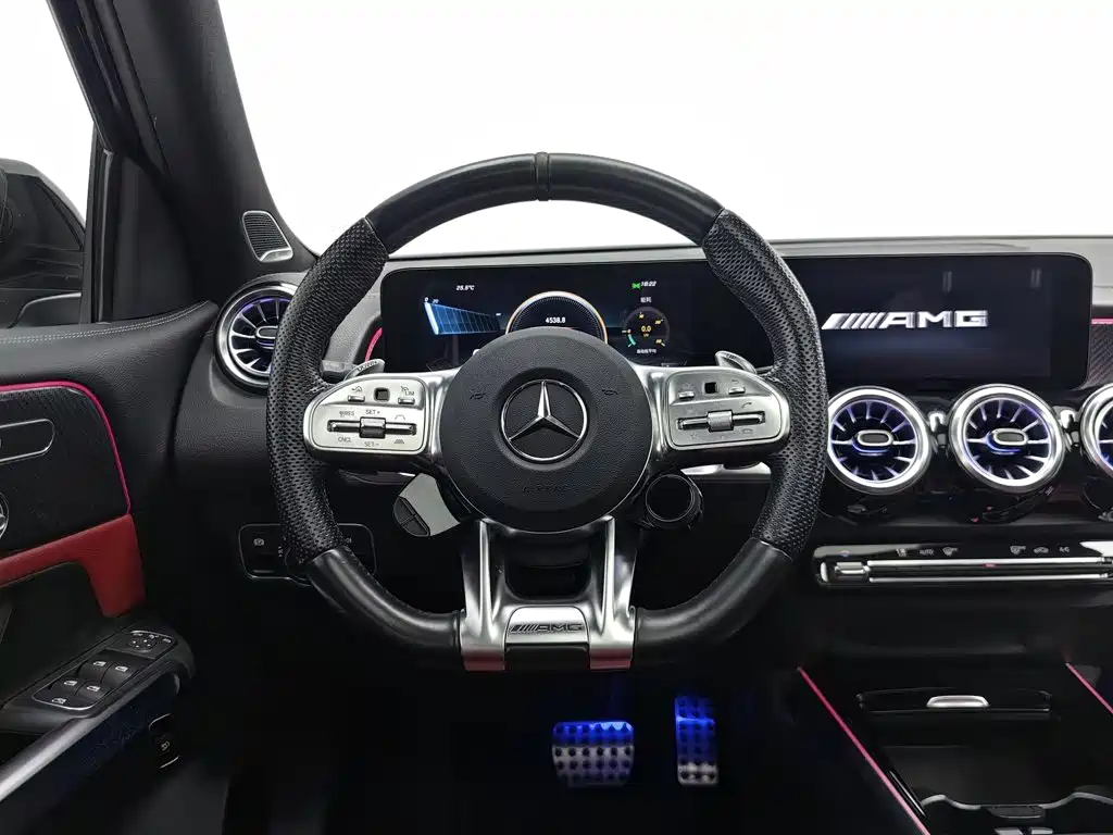 Mercedes-Benz GLB AMG — миниатюра 11