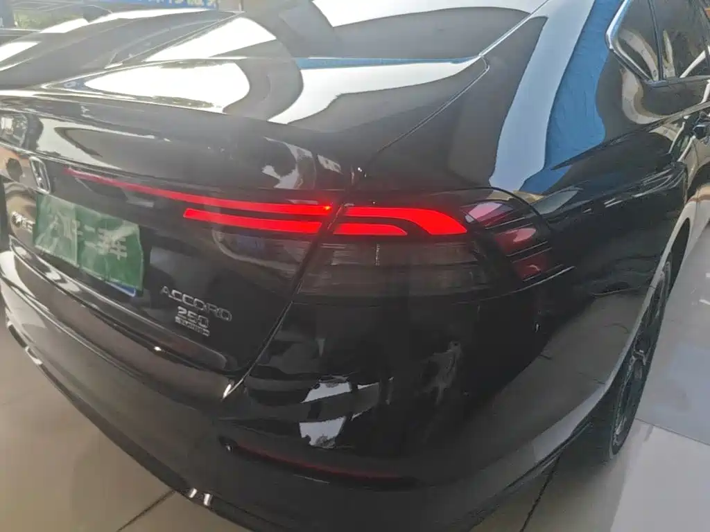 Honda Accord — миниатюра 8