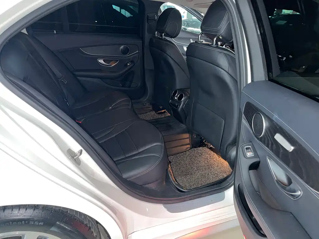 Mercedes-Benz C-Class — миниатюра 12