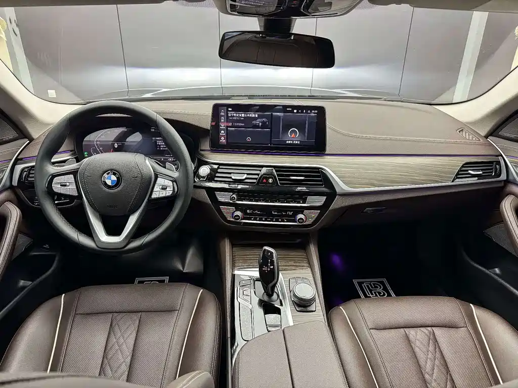 BMW 5 Series — миниатюра 7
