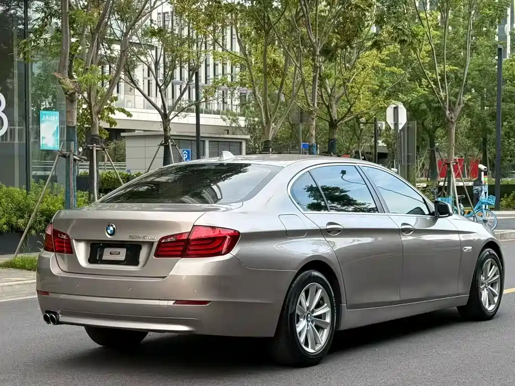 BMW 5 Series — миниатюра 4